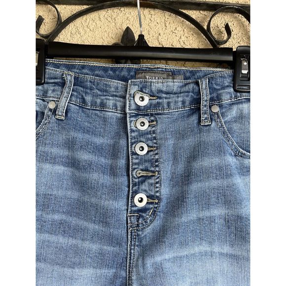 Torrid denim cut off shorts - size 20 - medium wash blue - Picture 4 of 7
